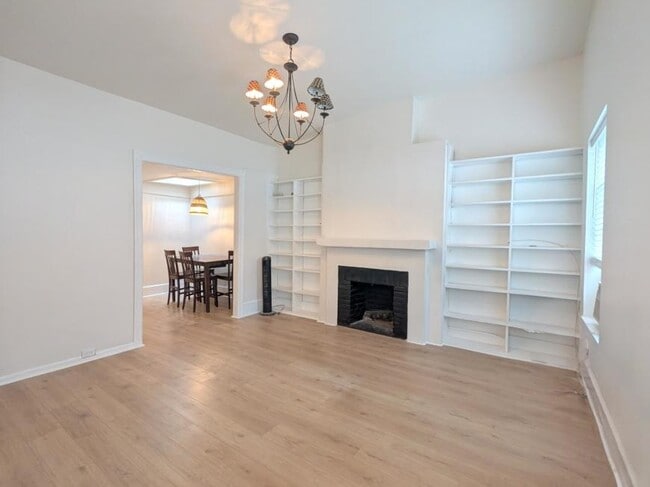 Building Photo - 2 bedroom in New York NY 10012