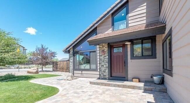 Building Photo - 2205 Stowe Dr