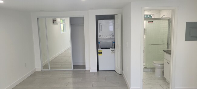Foto del edificio - 16029 Chase St