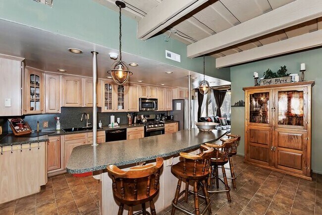 Building Photo - Centrally Located in Big Bear Lake