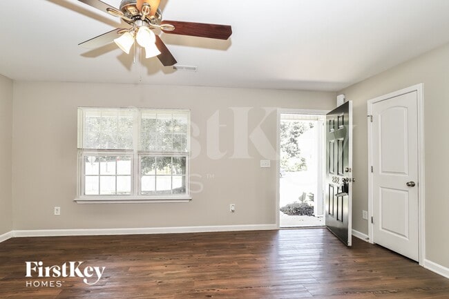 Foto del edificio - 2322 Deerbrook Forest Ln