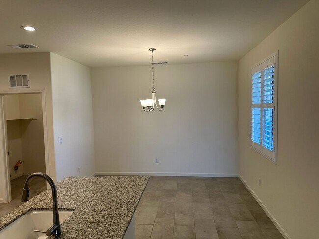 Foto del edificio - 3706 W Rialto Ave