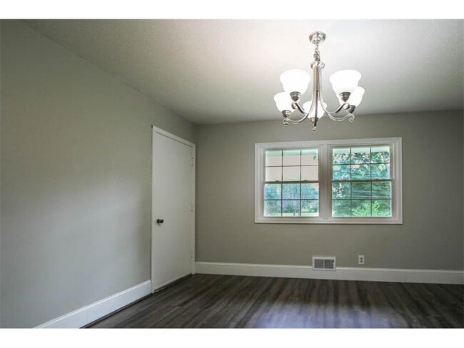 Building Photo - 8613 Zenith Rd