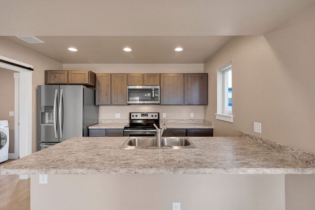 Building Photo - 3 Bed 2.5 Bath Townhome With Garage | $2,600 Monthly