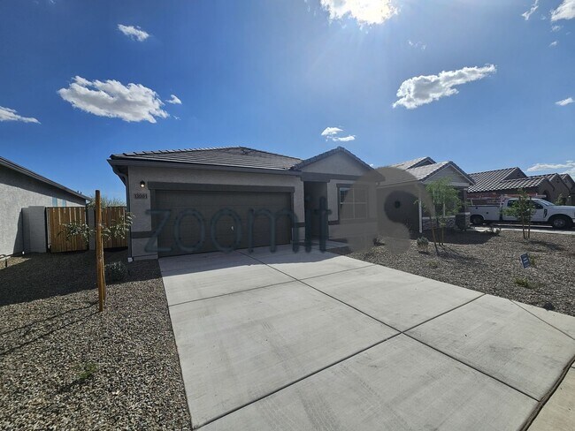 Foto del edificio - BEAUTIFUL HOME 4 BEDROOMS 3 BATHS!