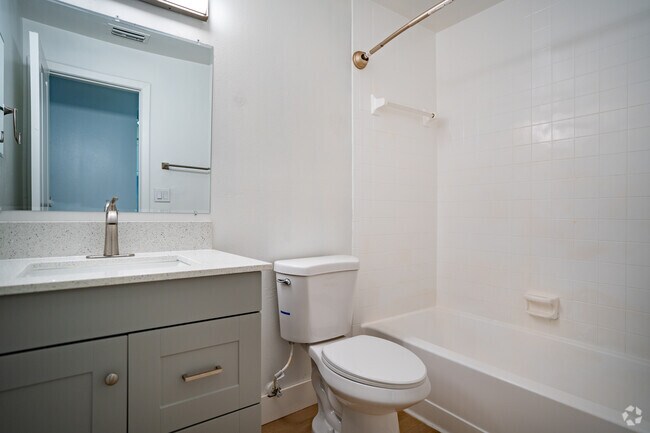 1 dormitorio, 1 baño, 589 pies cuadrados, baño - Westshore Marina Flats