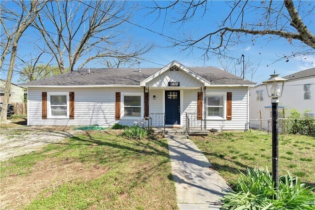 Building Photo - 1612 S Duncan Ave