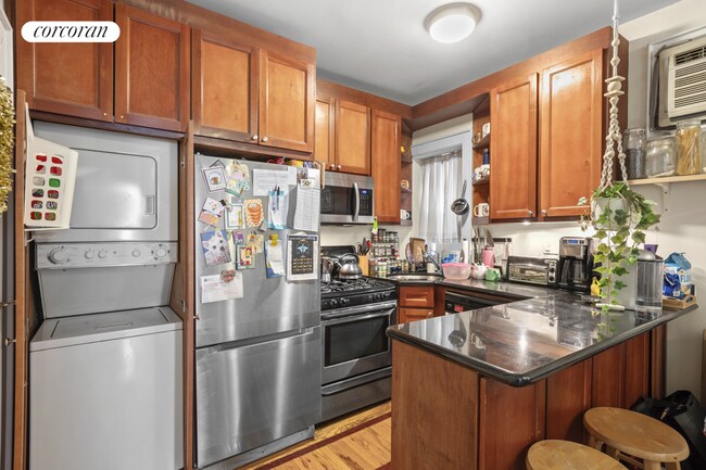 Foto del edificio - 351 E 21st St