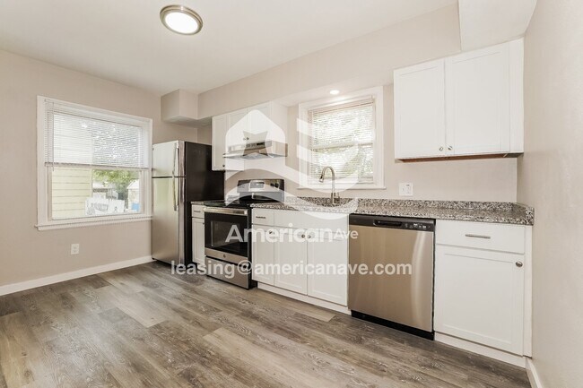 Foto del edificio - 1276 Crestview Ave