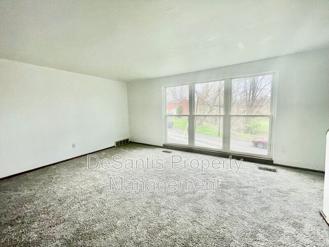 Building Photo - 447 Idlewood Rd