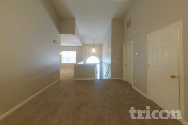 Building Photo - 4054 Robin Cir