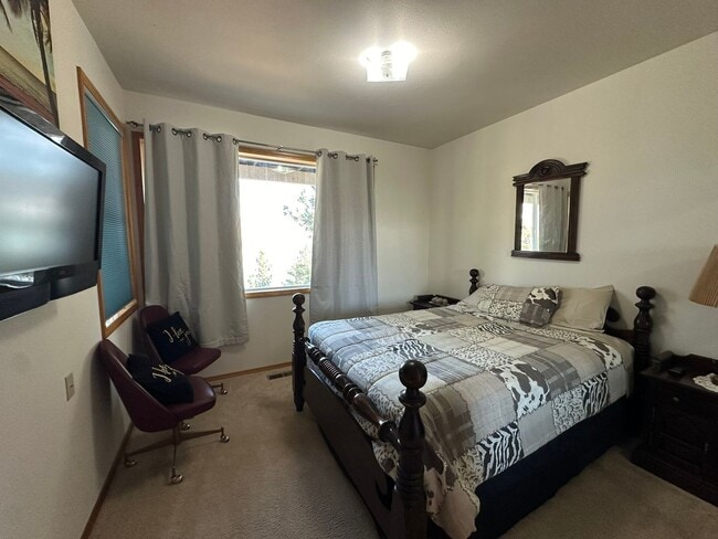 Building Photo - **MOVE IN SPECIAL** Reduced Price and Half off Deposit! 4 Bed, 2 Bath Home with Spectacular Lake ...