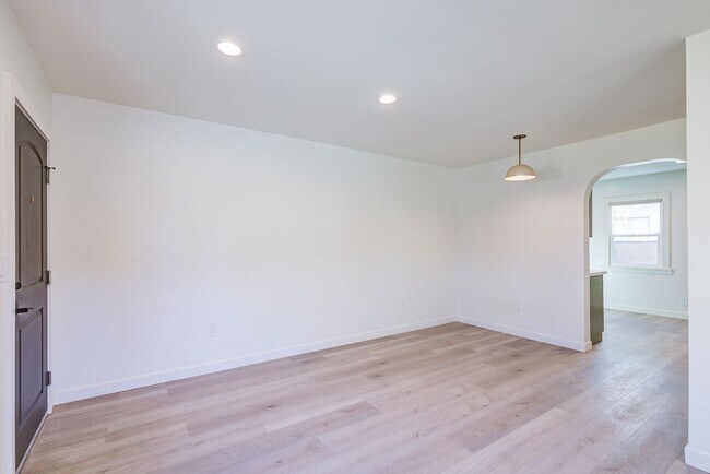 Building Photo - Riverside Residences