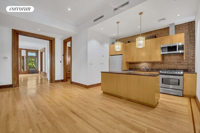Building Photo - 23 W 95th St