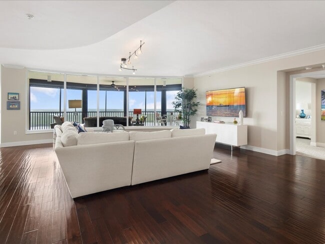 Building Photo - 1050 Borghese Ln