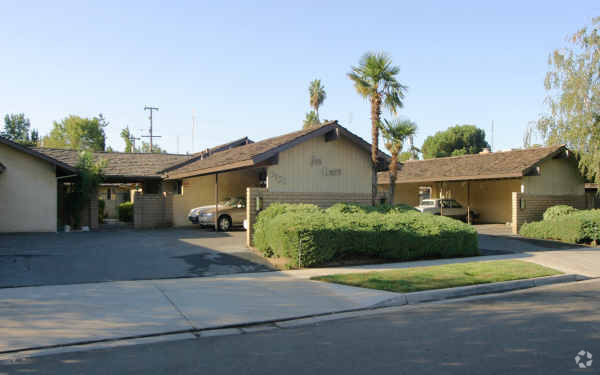 Building Photo - Los Arcos Apartments