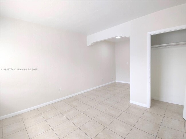 Building Photo - 1565 SW 6th St