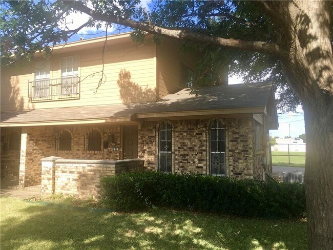 Building Photo - 222 Brownwood Ct