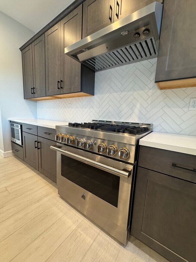 Building Photo - Elevated Luxury Living Steps from Lakeridge Golf Course – Brand-New Toll Brothers Home