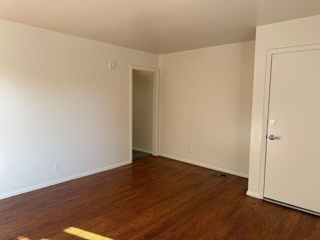 Photo - 1025 W Parkway Ave Townhome