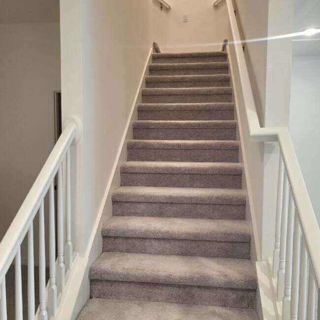 Building Photo - NEWER CONSTRUCTION 3 BDS/ 2.5 Bths Townhom...
