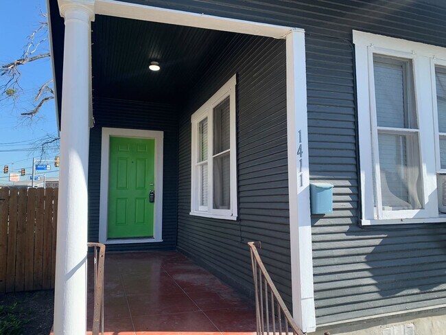 Foto del edificio - COMING SOON! 1 Bedroom 1 Bath with Origina...