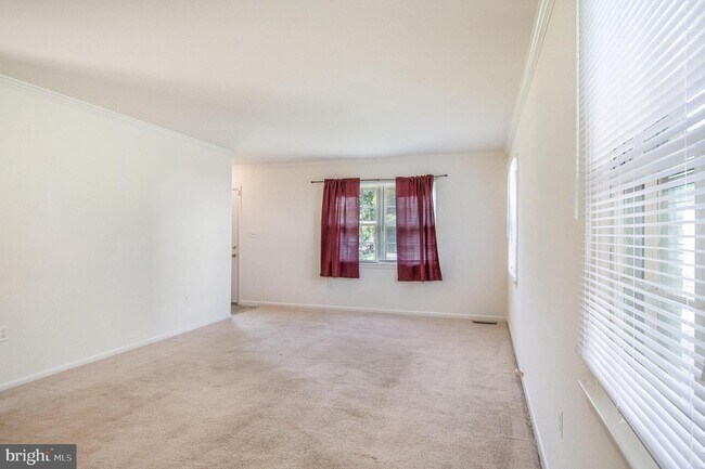 Building Photo - 5704 Helmsdale Ln