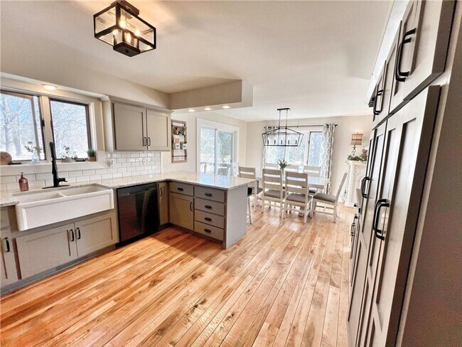 Foto del edificio - Remodeled 4 bedroom 2 bath 2 car Baxter Home