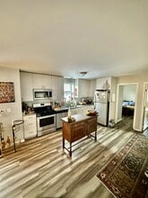 Building Photo - 920 W 35th Pl