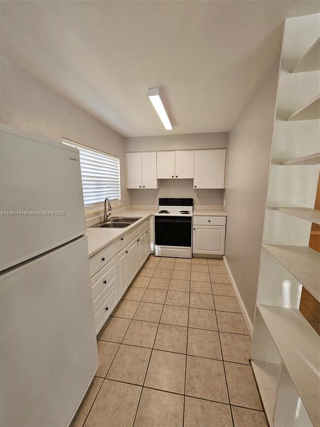 Foto del edificio - 1544 NW 6th Ave
