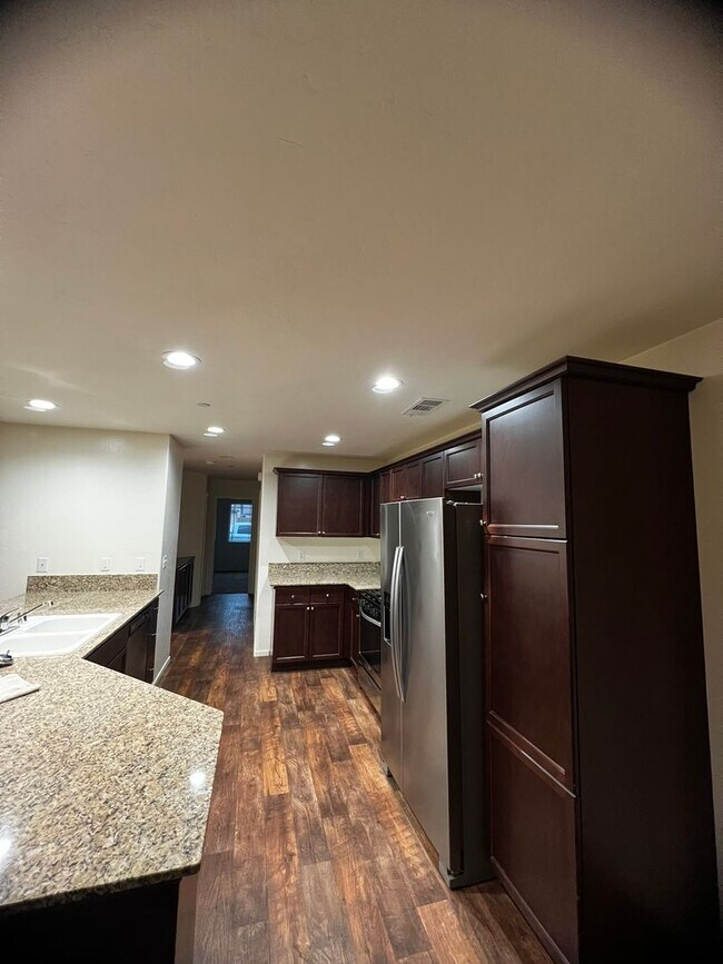 Foto del edificio - 547 Alpha St