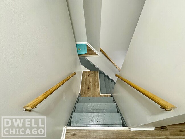 Building Photo - 2131 S Fairfield Ave