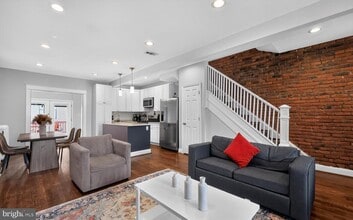 Building Photo - 2630 10th St NE