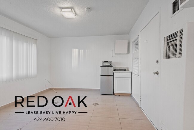 Building Photo - ~$200 OFF Each Month~ Quaint, Bright Top F...