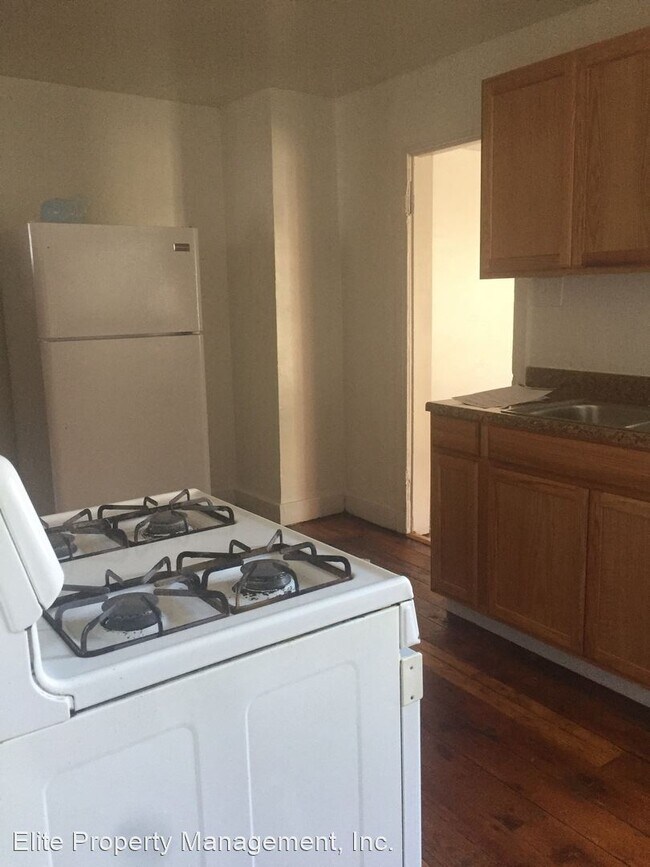 Foto del edificio - 3 br, 1 bath House - 122 N. Duke St., #2