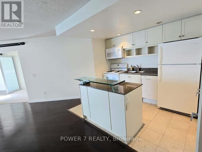 Building Photo - 8 York St