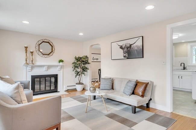 Photo - 24 Ledgelawn Ave House