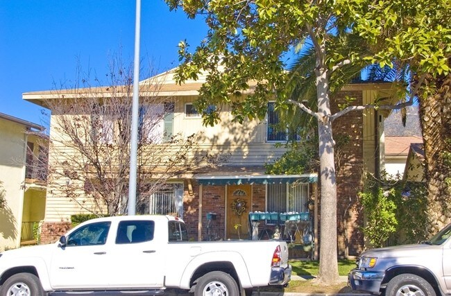 Building Photo - 341 W Dryden St