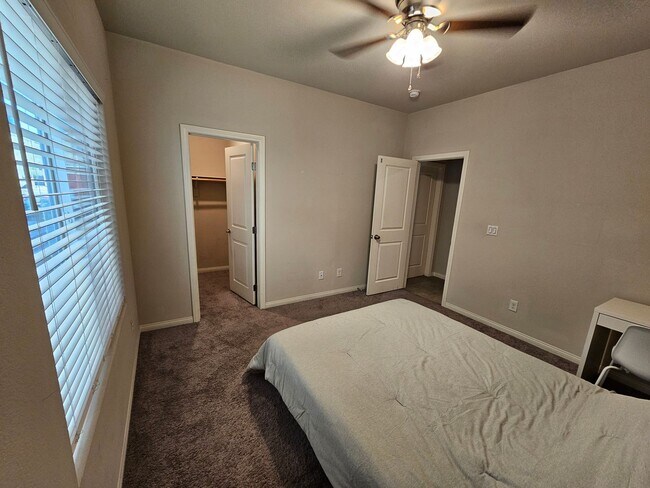 Foto del edificio - 1171 Twincrest Ave