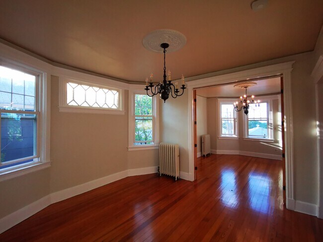 Building Photo - 348 Castleton Ave