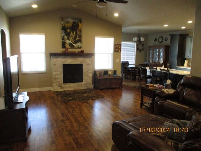 Foto del edificio - Dog Friendly! Beautiful 3 Bedroom, 2 Bath Ranch in Berthoud!