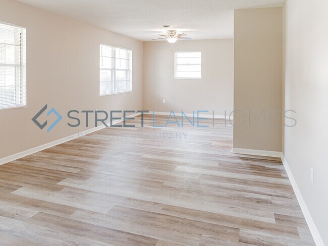 Building Photo - REDUCED!