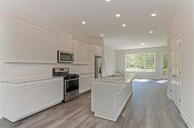 Building Photo - 2791 Bell Dr SE