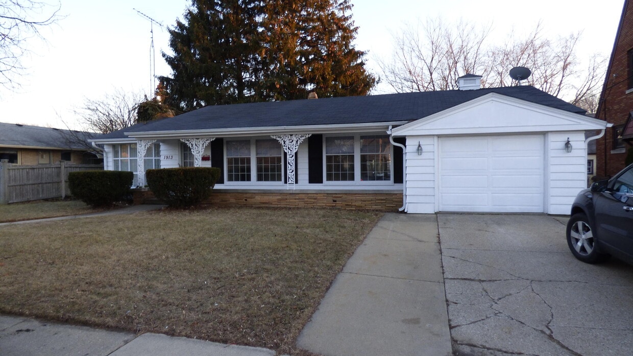 1913 75th St, Kenosha, WI 53143 House Rental in Kenosha, WI