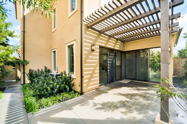 Building Photo - 129 Lomita