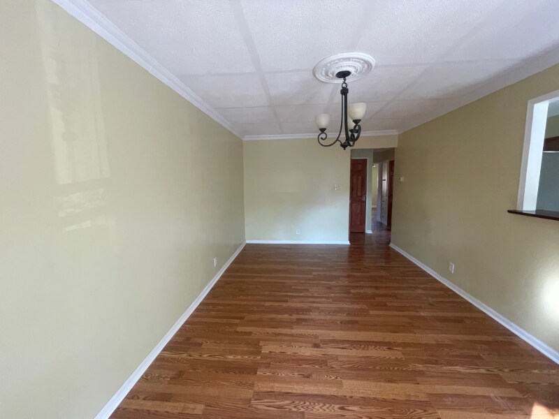 Foto principal - 605 E 86th St