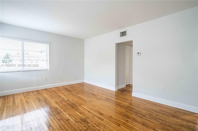 Building Photo - 1007 Bay Dr