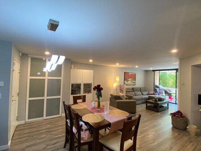 living room - 16866 Kingsbury St