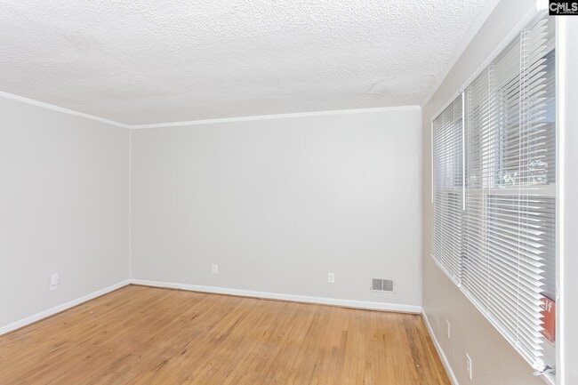 Building Photo - 404 Richcreek Rd