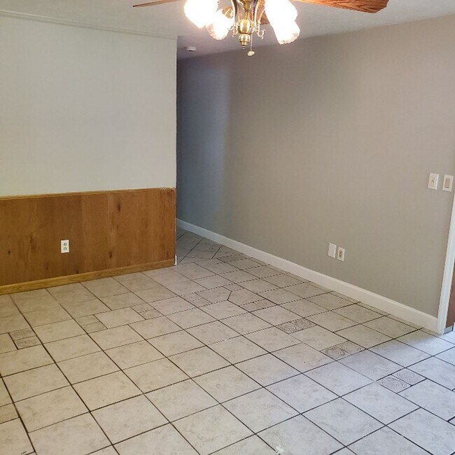 Building Photo - 4BDRM HOUSE FOR RENT